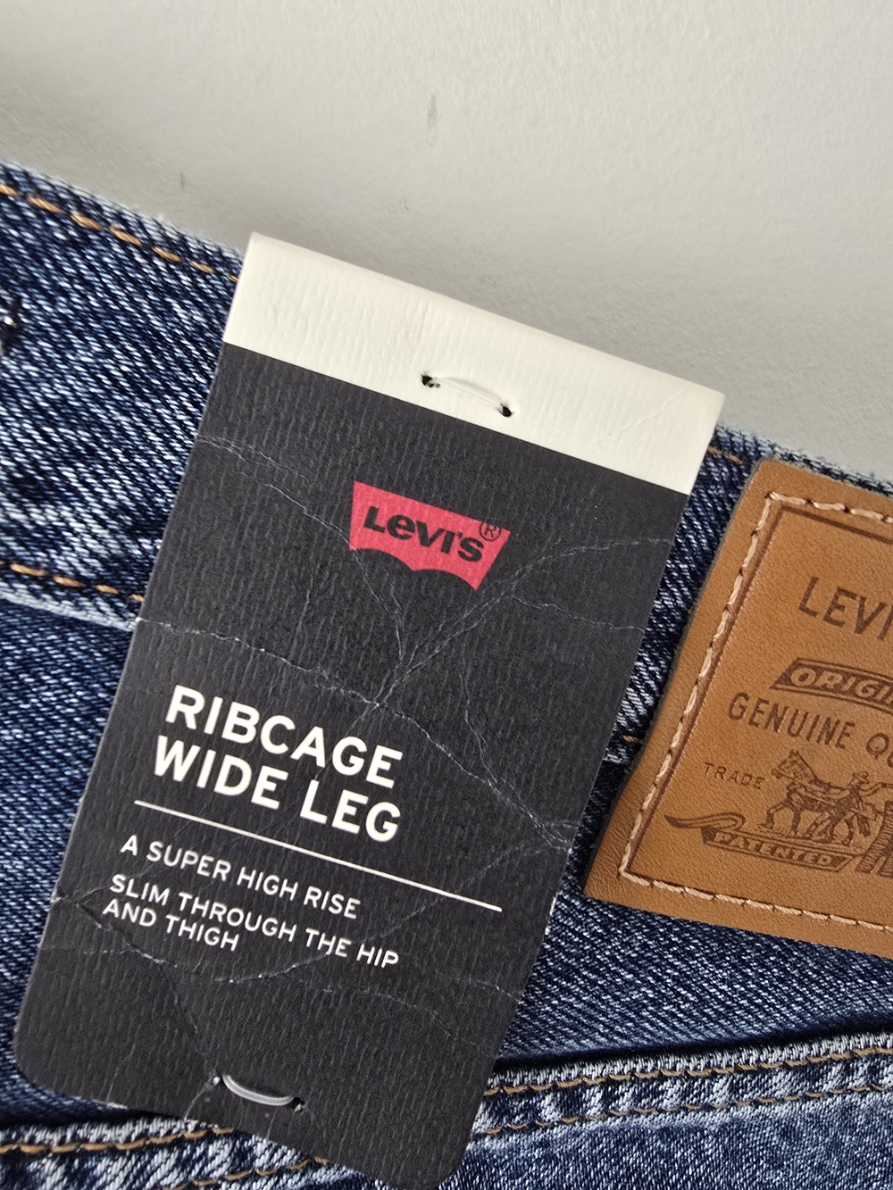 Levi's Ribcage Wide Leg Jeans Medium Wash Size 30 NWT - Picture 3 of 7
